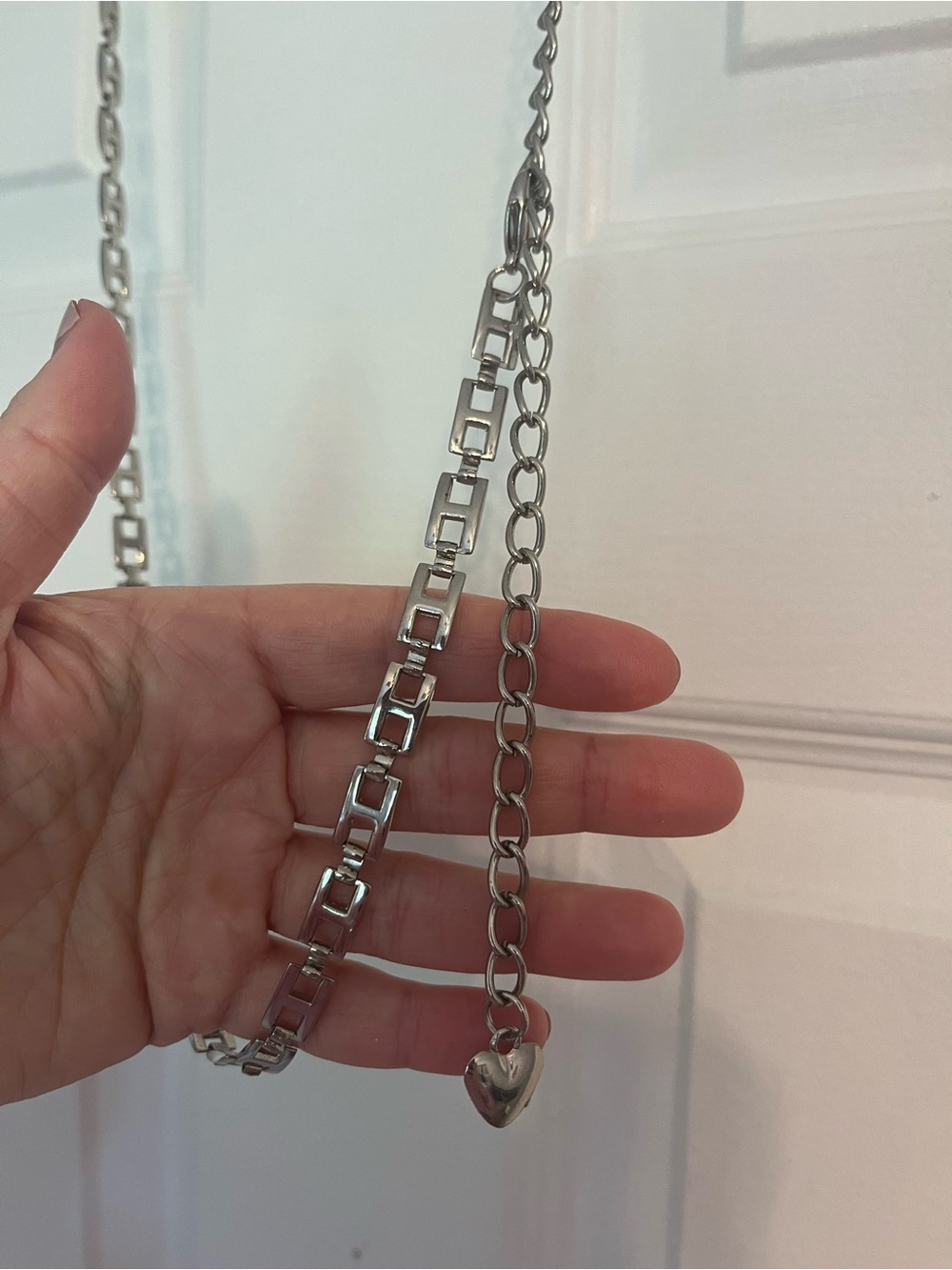 Women’s Silver Link Chain Belt With Heart Detail - Picture 6 of 6